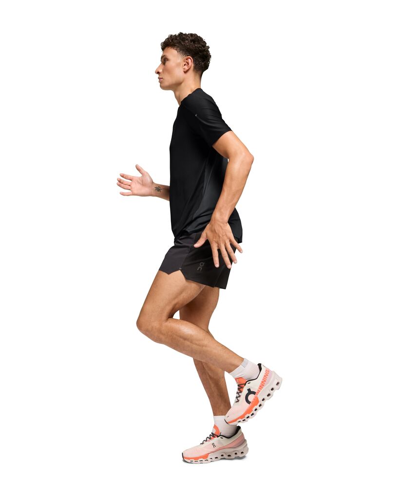On Performance-T 3 Men Black Clothing On Running