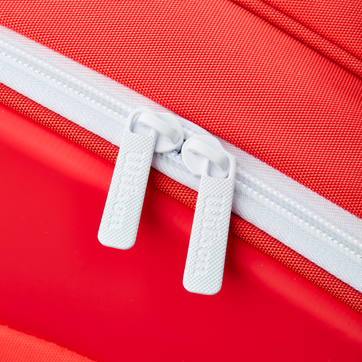 Wilson Super Tour Red Padel Bag 2026, close-up detail