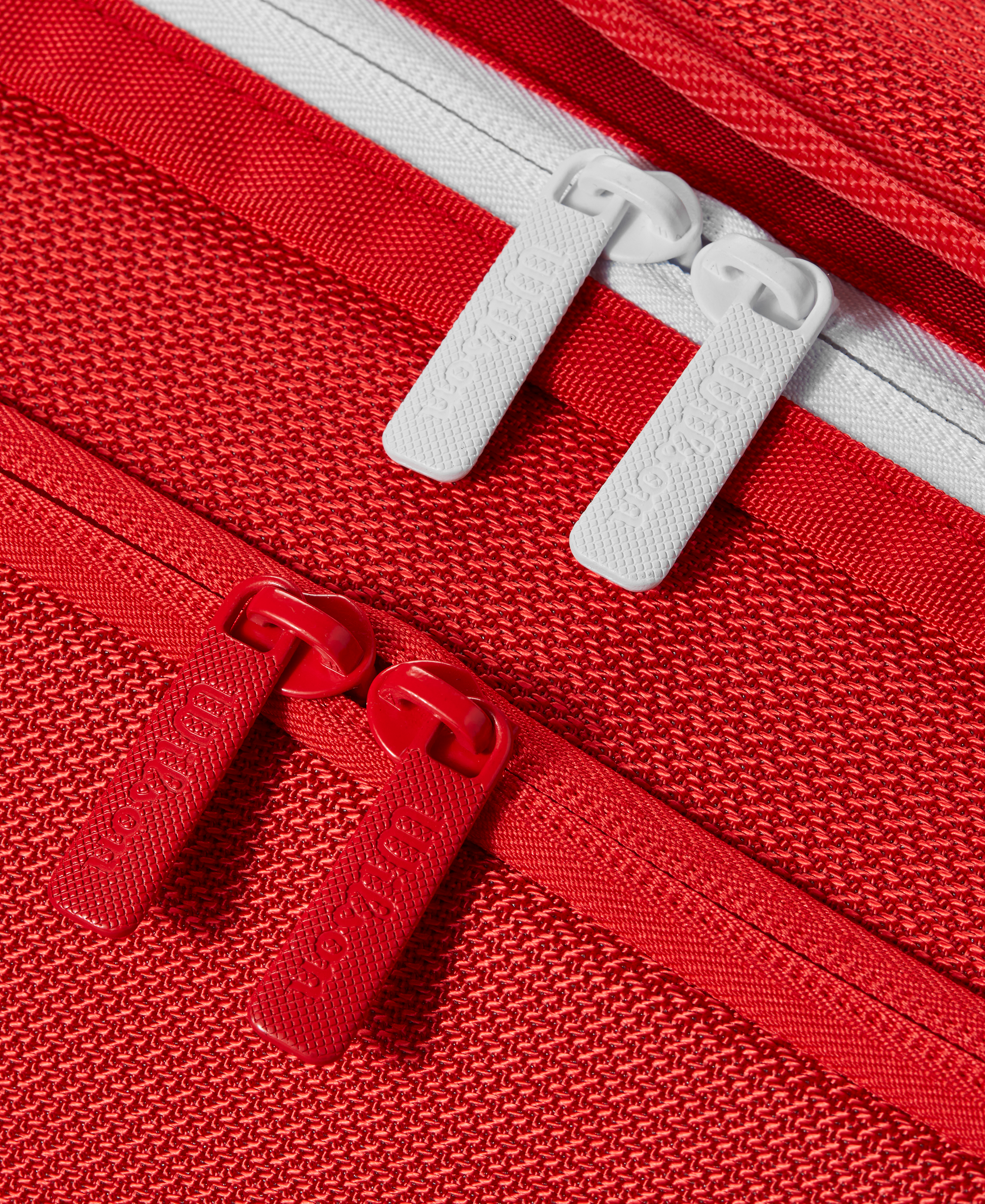 Wilson Super Tour 9Pk Racket Bag, Red, close-up detail