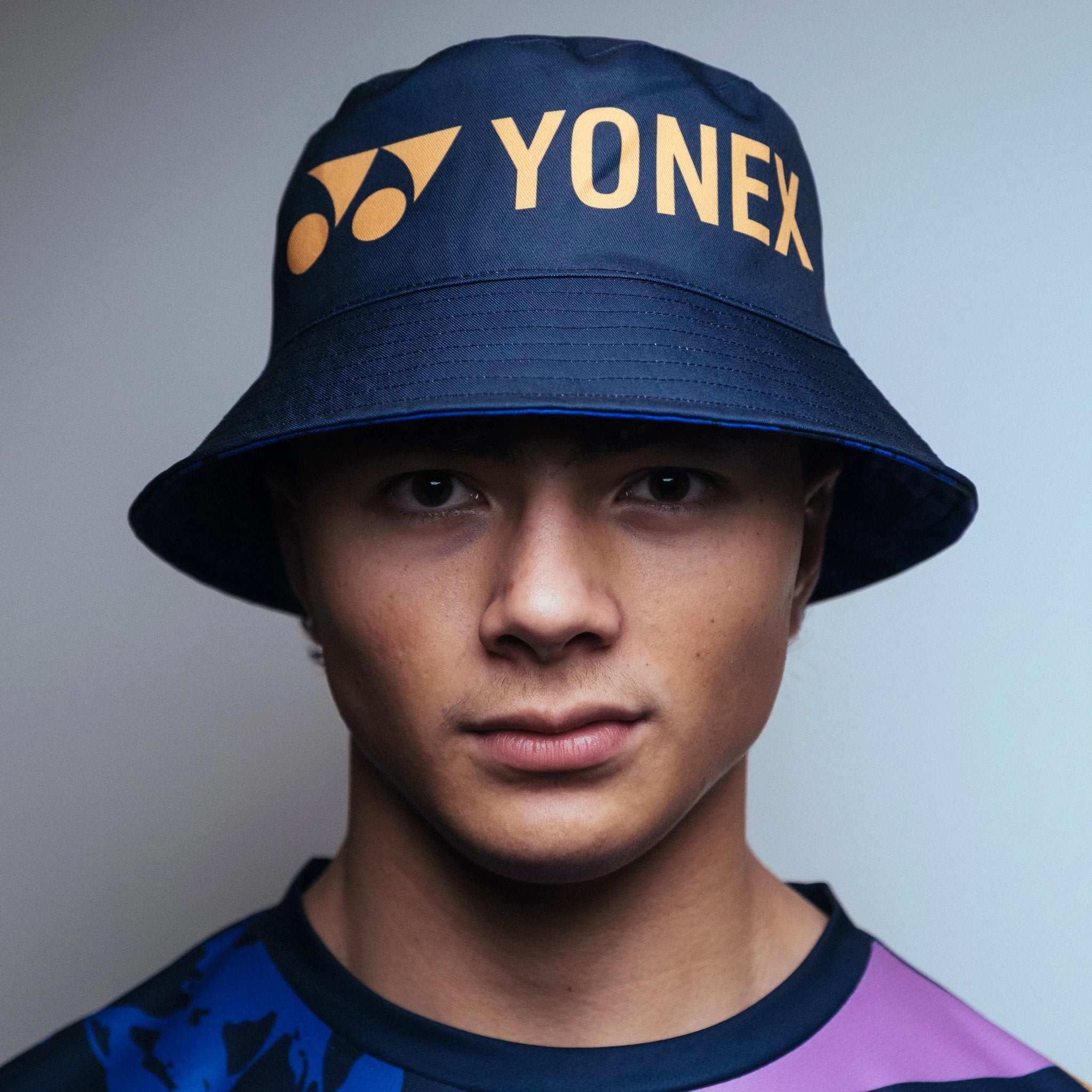 Yonex Legend’s Crown – Reversible Bucket Hat (Ink Blue | Celestial Purple / Pale Gold) Yonex CNY2026 Reversible Bucket Hat A Unisex Clothing Yonex